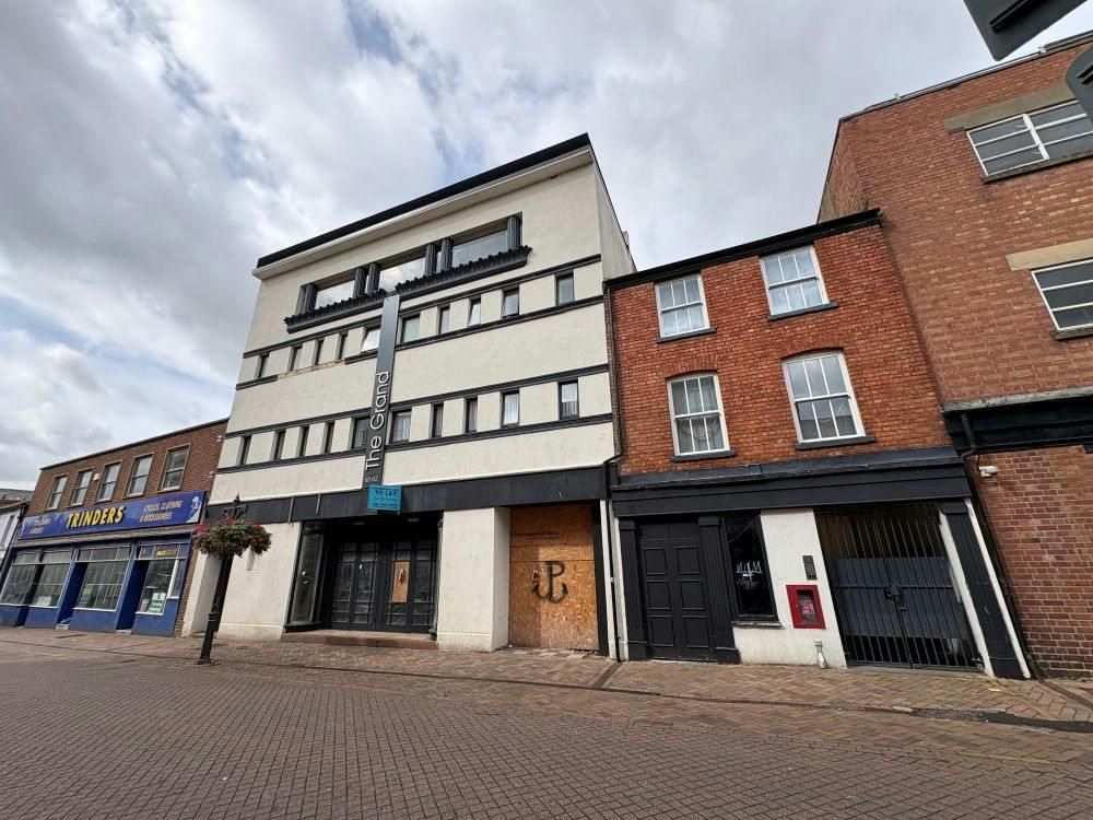 Main image of property: 60-62 Broad Street, Banbury, OX16 5BL
