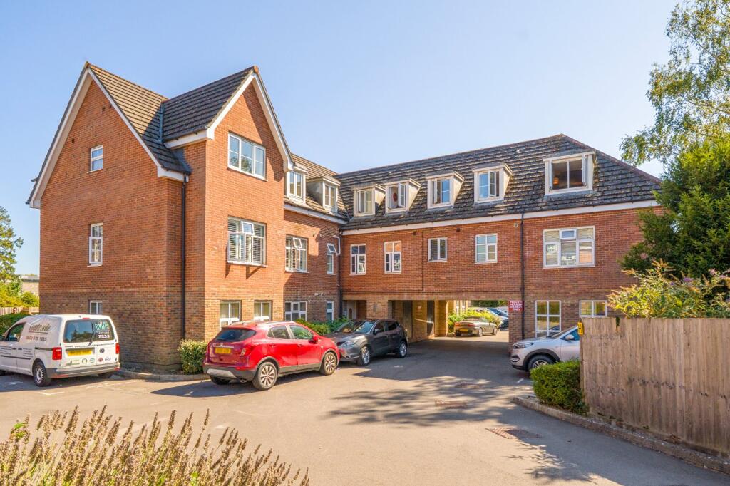 Main image of property: Station Road, Park Gate, Southampton, Hampshire, SO31
