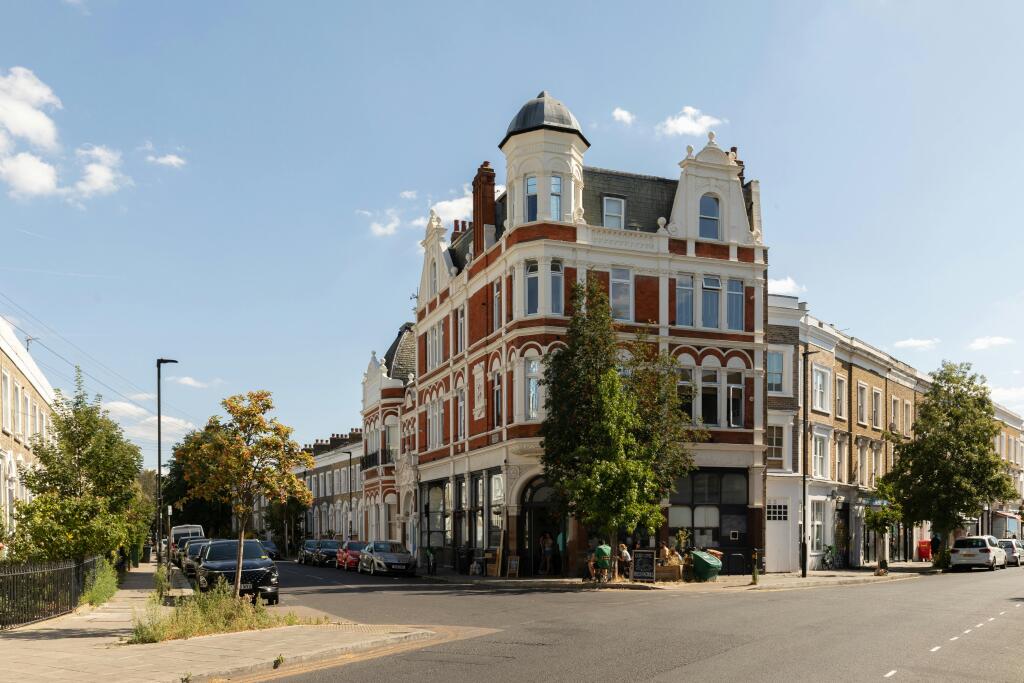 Main image of property: 39A Loughborough Road, London, SW9 7TB