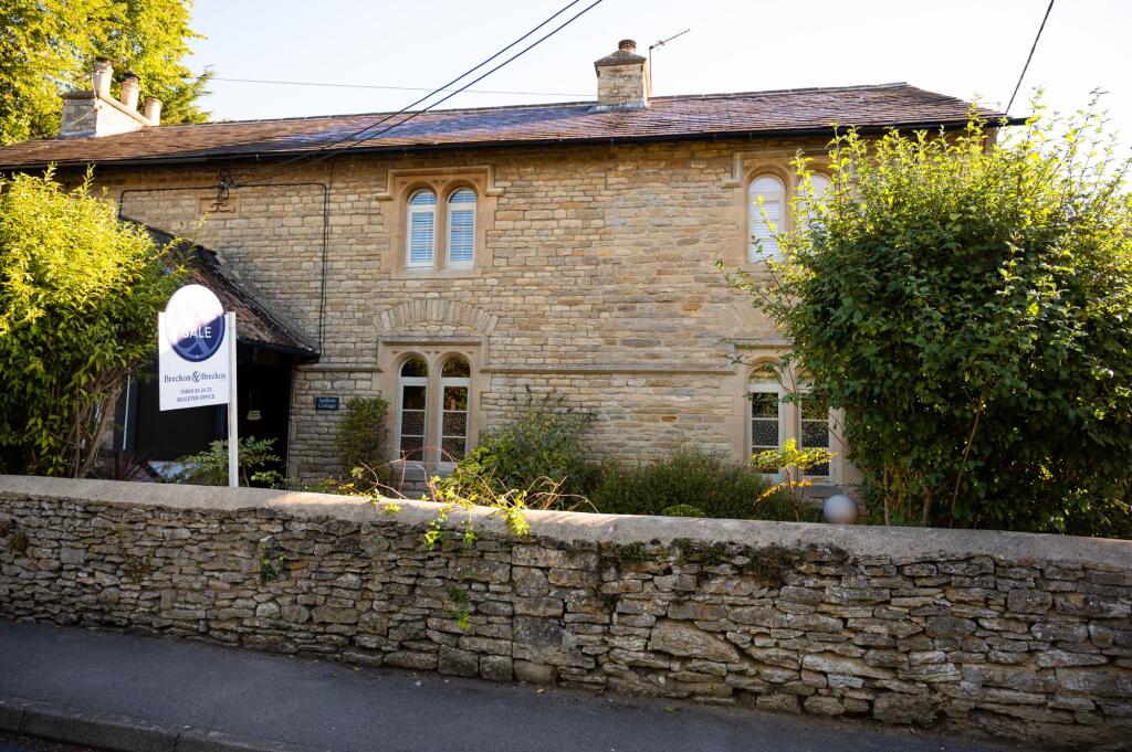 Main image of property: Alchester Road, Chesterton, OX26