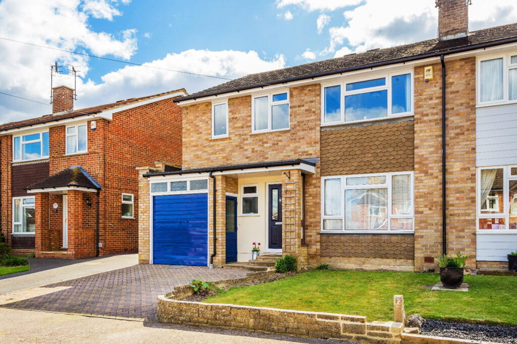Main image of property: Haywardens,Lingfield,RH7 6DW