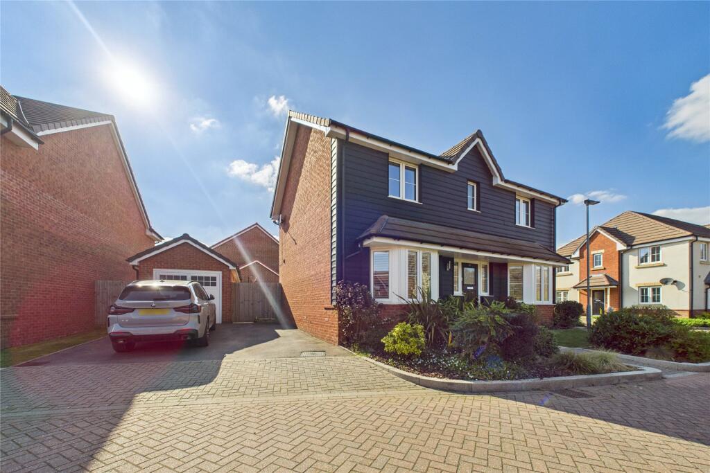 Main image of property: Muir Gate, Binfield, Bracknell, Berkshire, RG42