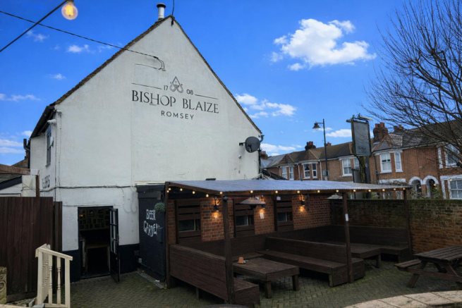 Beer garden blue.png