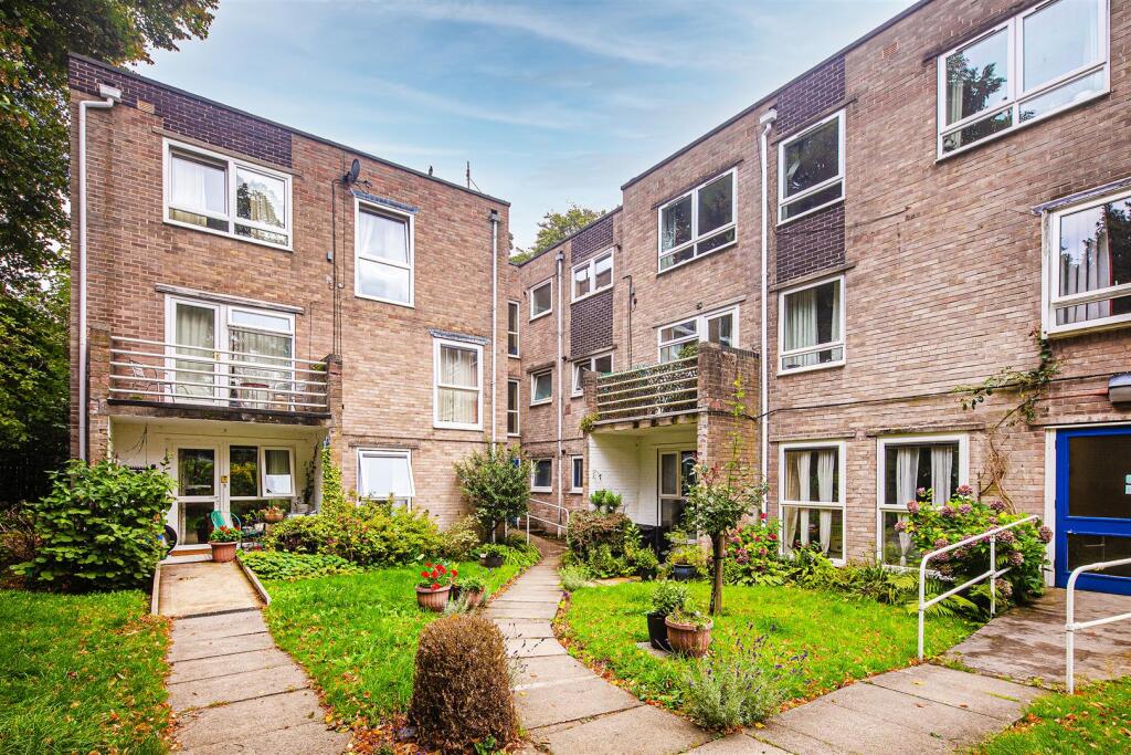 Main image of property: Flat 8, 8 Brinkburn Court, Dore, S17 3NZ