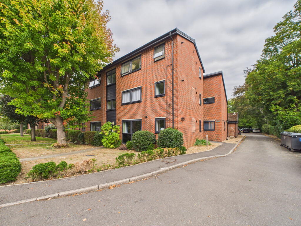 Main image of property: Lennox House, Ray Park Avenue, Maidenhead, SL6