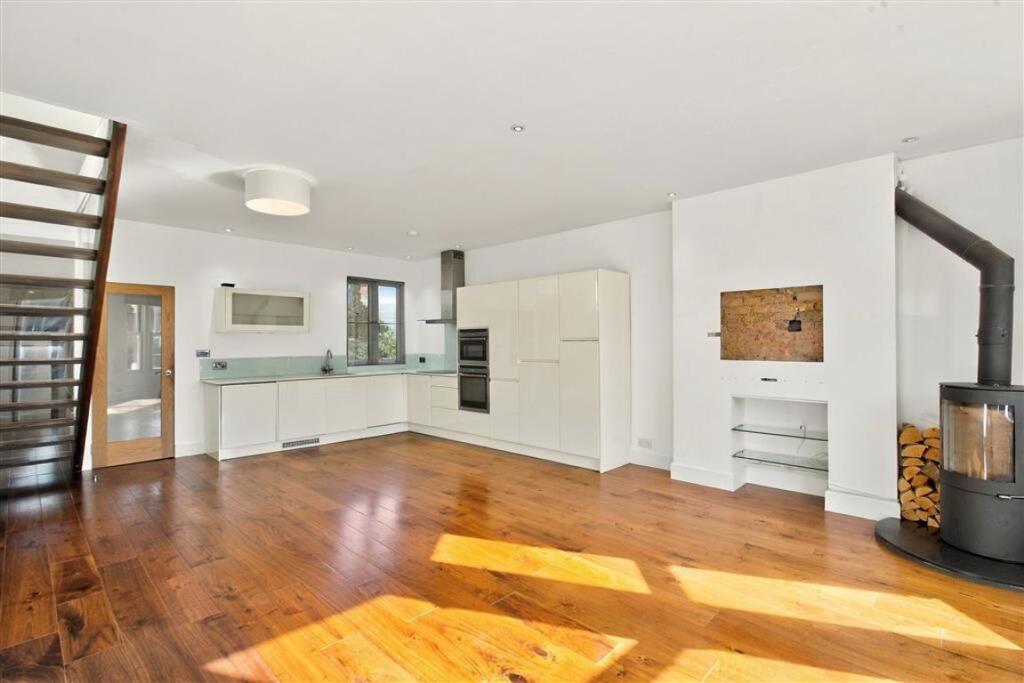 Main image of property: Upper Richmond Road West, East Sheen