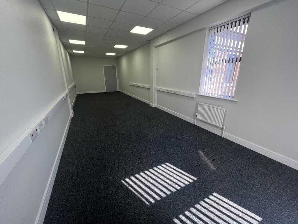 400 sqft office