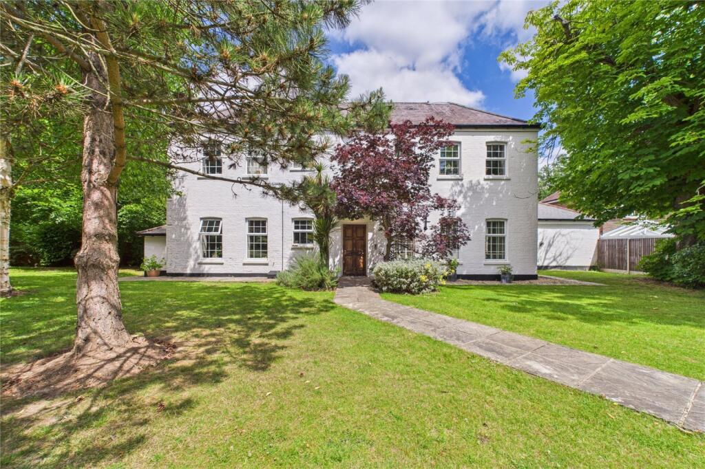 Main image of property: Oxfordshire Place, Warfield, Bracknell, Berkshire, RG42