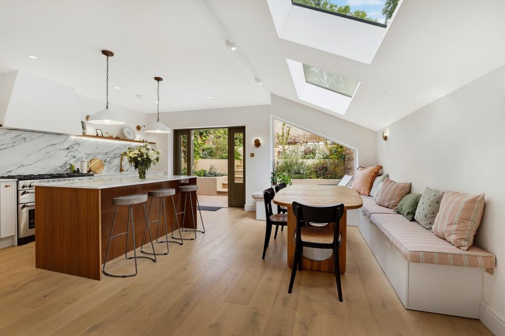 Main image of property: Stile Hall Gardens, London, W4