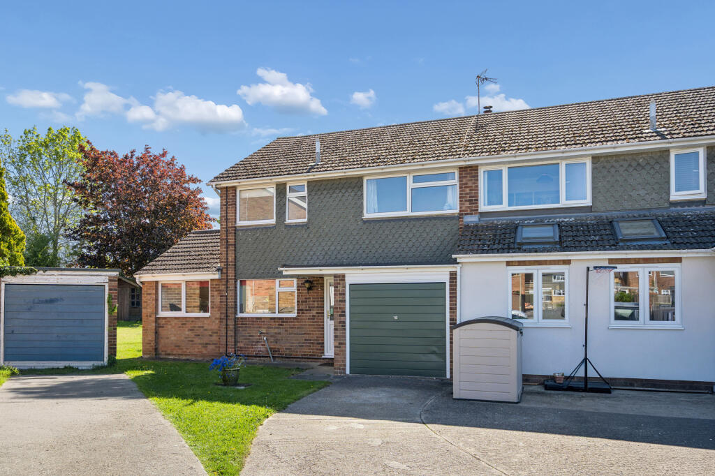 Main image of property: Hunters Point, Chinnor, Oxfordshire