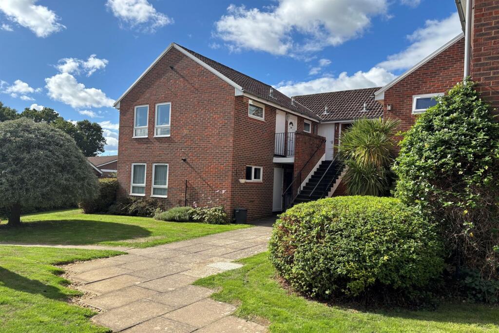 Main image of property: Moggs Mead, Petersfield, GU31