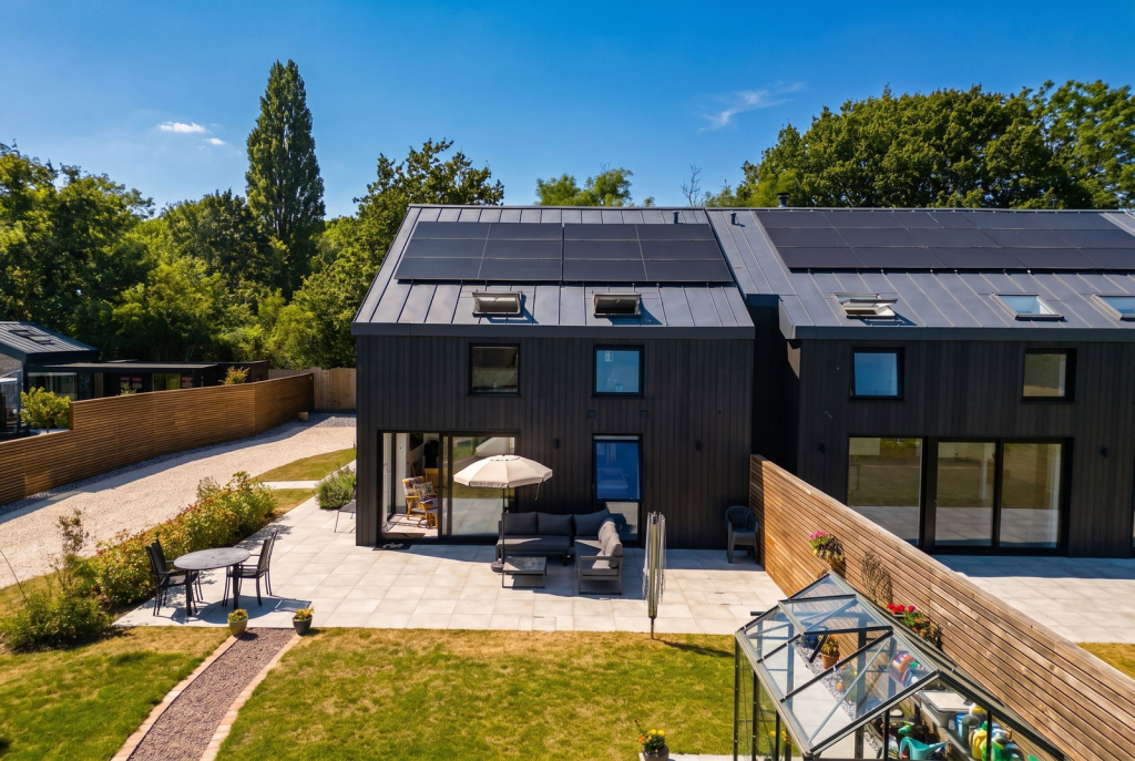 Main image of property: 2 Green Gate Barns, Salter Street, Earlswood, Solihull, B94 6DE