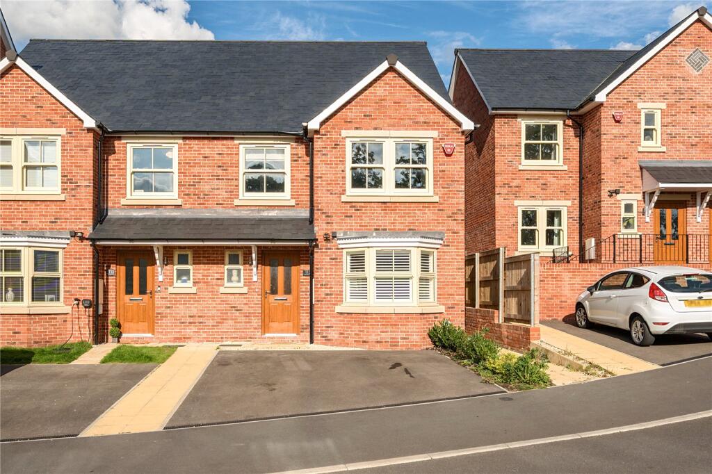 Main image of property: Oak Park Lane, Leeds, LS16