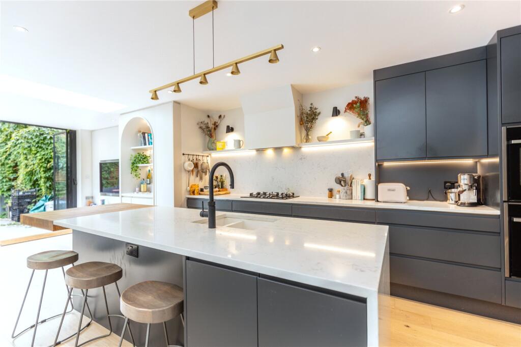 Main image of property: Gosberton Road, London, SW12