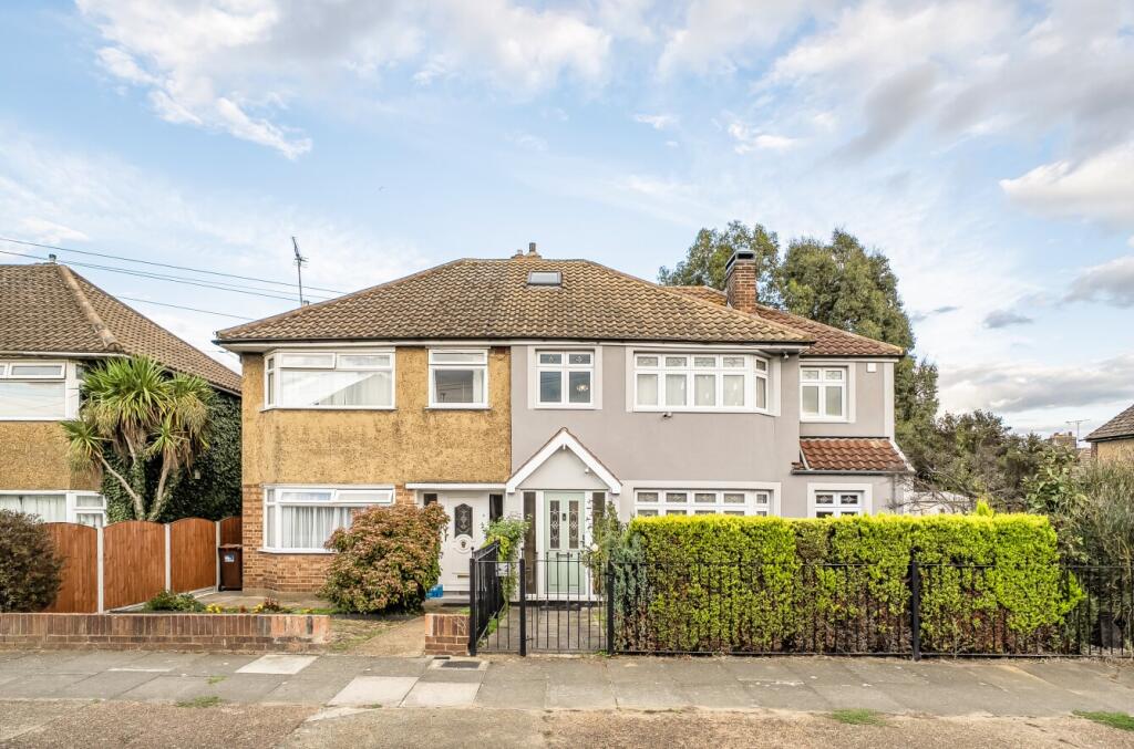 Main image of property: Davis Road, Aveley, South Ockendon, Essex, RM15 4ST