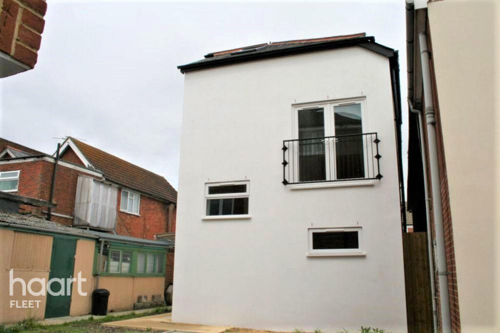Main image of property: Reading Road South, Fleet