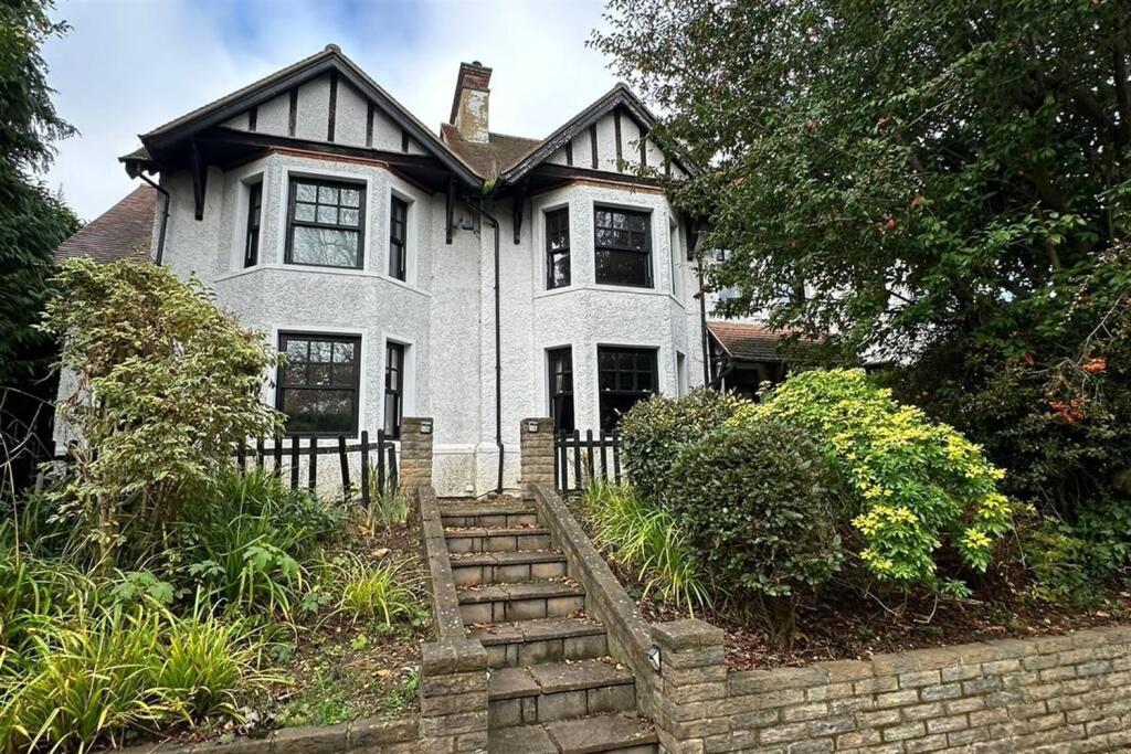 Main image of property: New Road, AL6