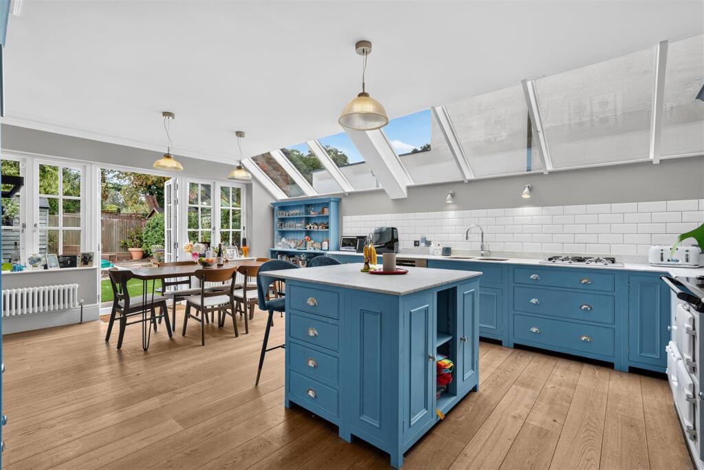 Main image of property: Grantham Road, London, W4