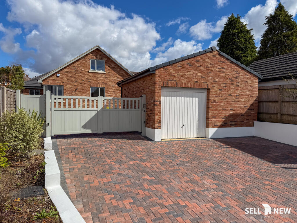 Main image of property: 35a Belswains Lane, Hemel Hempstead, Hertfordshire