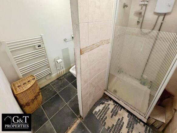 FIRST FLOOR BATHROOM