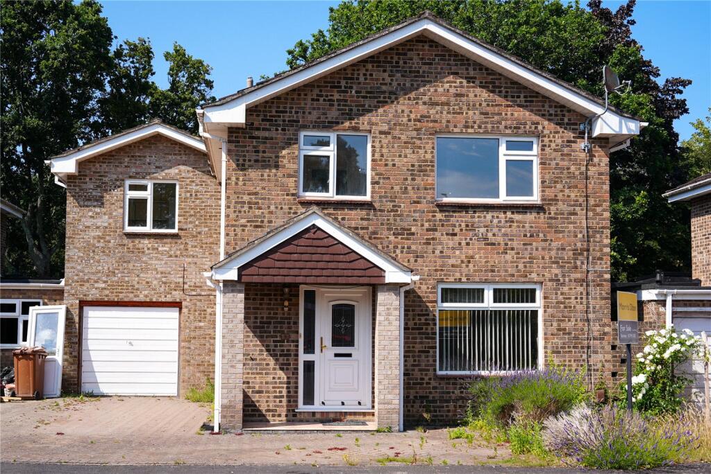 Main image of property: Heatherview Close, North Baddesley, Southampton, Hampshire, SO52