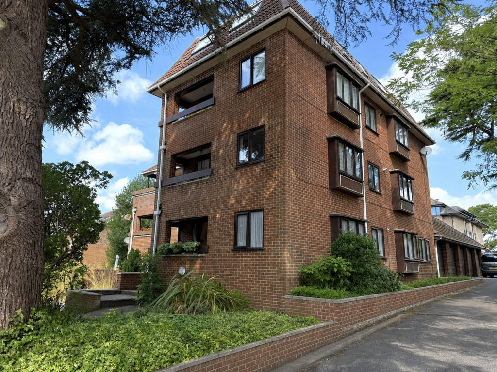 Main image of property: 17 Belle Vue Road, Lower Parkstone, Poole, BH14