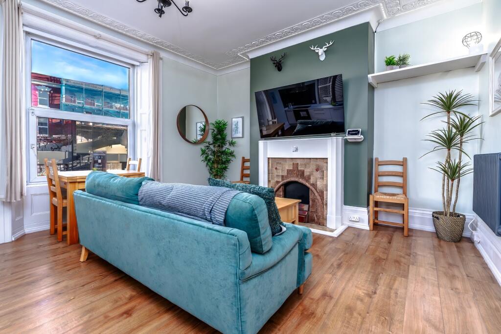 Main image of property: Flat 1, Cheltenham Road 151, Bristol, England (ALL BILLS INCLUDED)