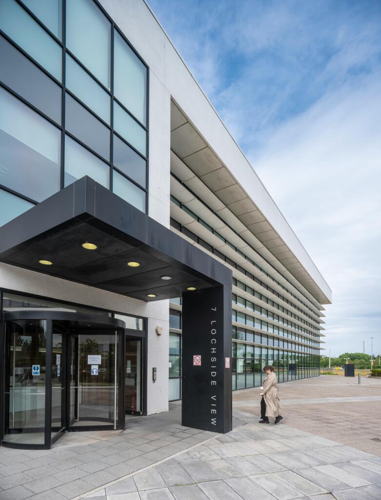 7 Lochside View Entrance.jpg