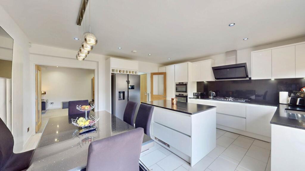 Main image of property: Kingsclere Road, Basingstoke, RG21 5UQ