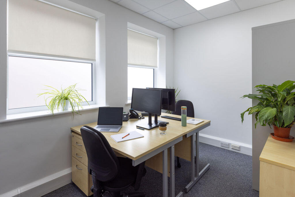 2 Person Ground Floor Office To Rent In Hitchin