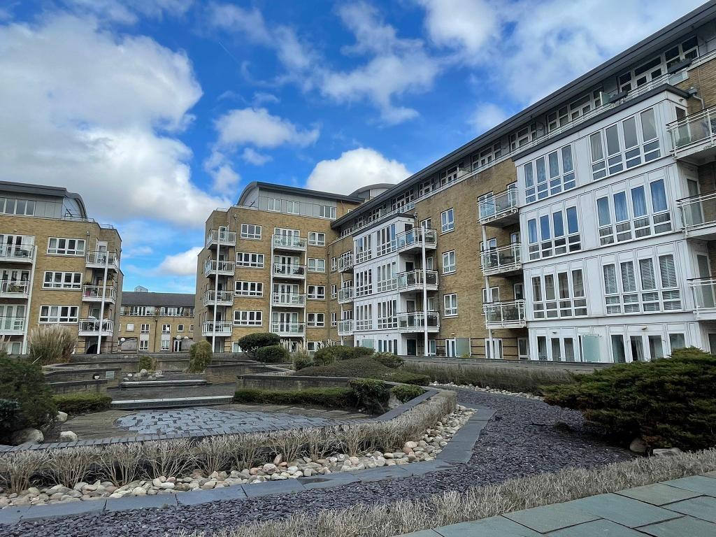 Main image of property: St Davids Square, Lockes Wharf, Docklands, London, E14 3WD