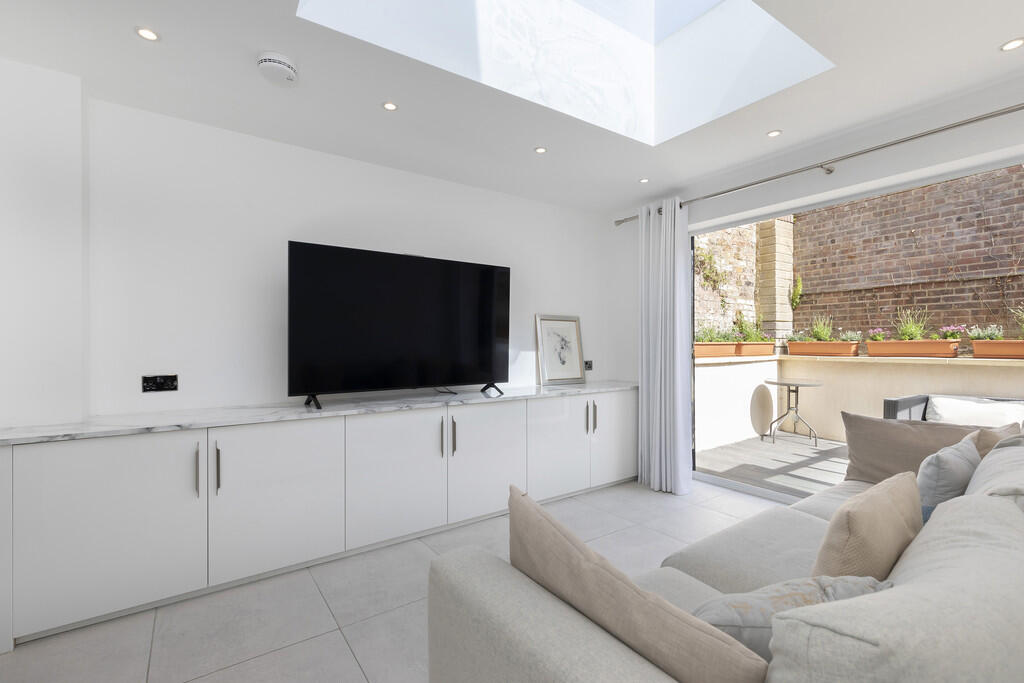 Main image of property: Clarence Street, Cheltenham GL50 3LB