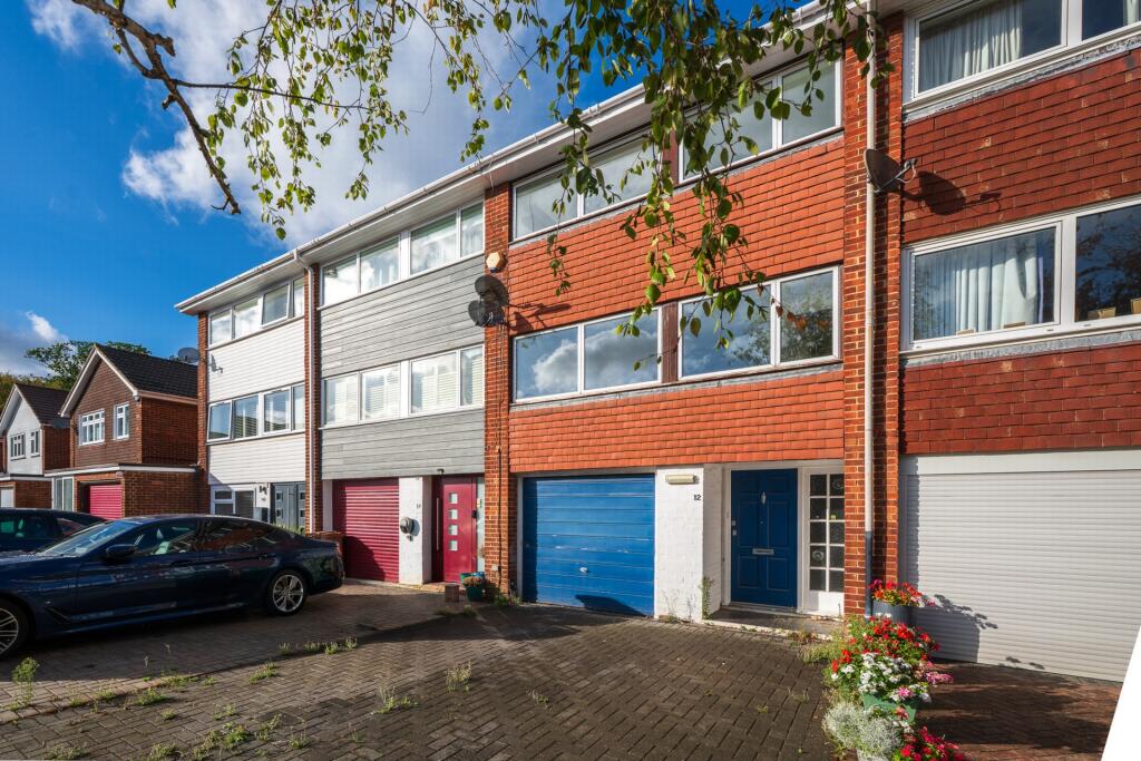 Main image of property: Maiden Erlegh Avenue, London, DA5