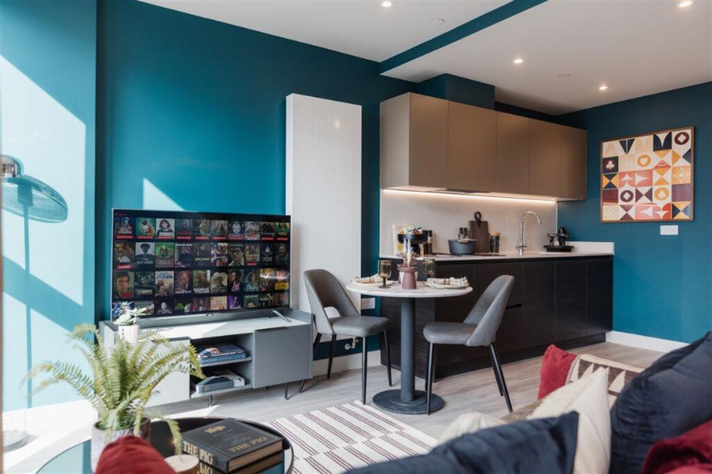 Main image of property: 50 Holland Street, Glasgow, G2 4BA