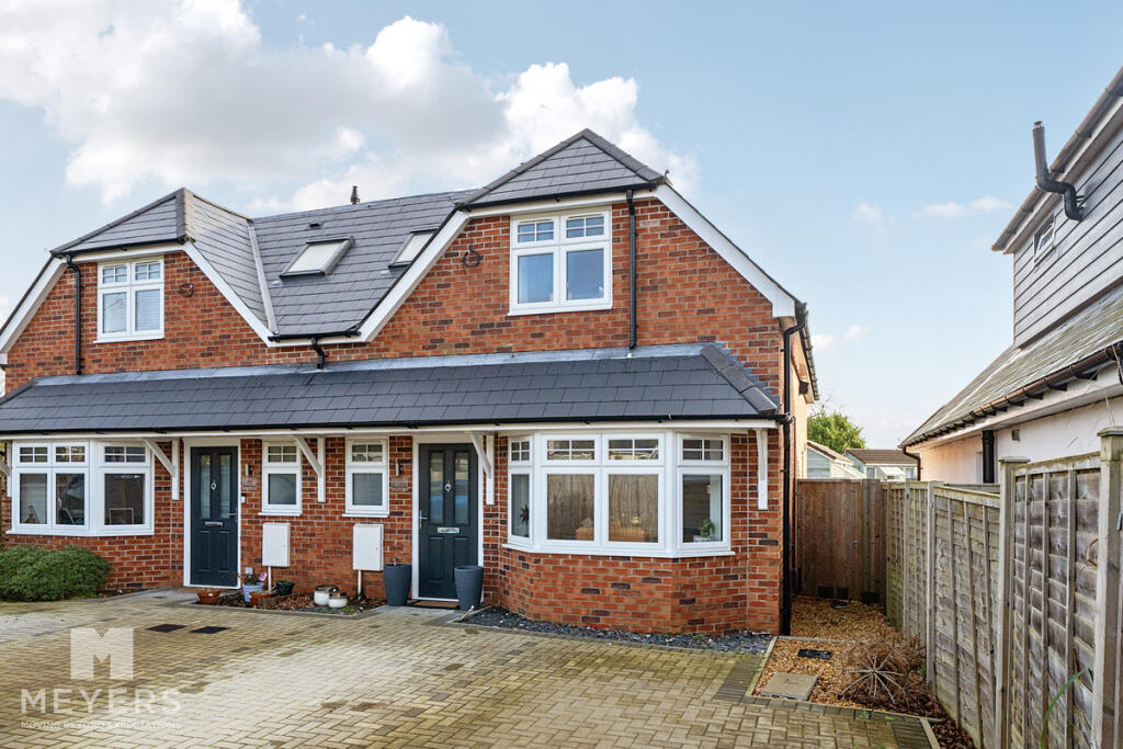 Main image of property: 6b Hayes Lane, Wimborne, BH21 2