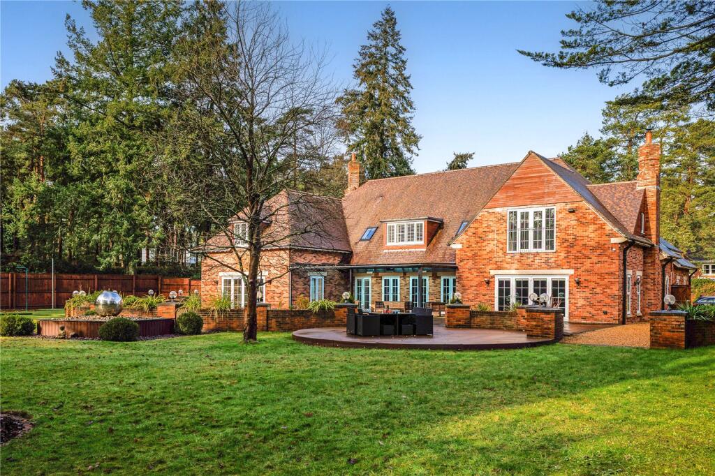 Main image of property: Avon Castle Drive, Ringwood, Hampshire, BH24