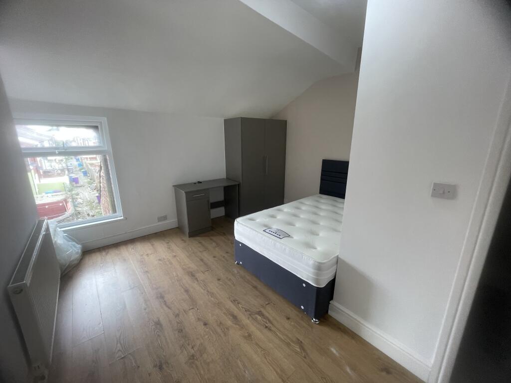 Main image of property: Room 5 Picton road L15