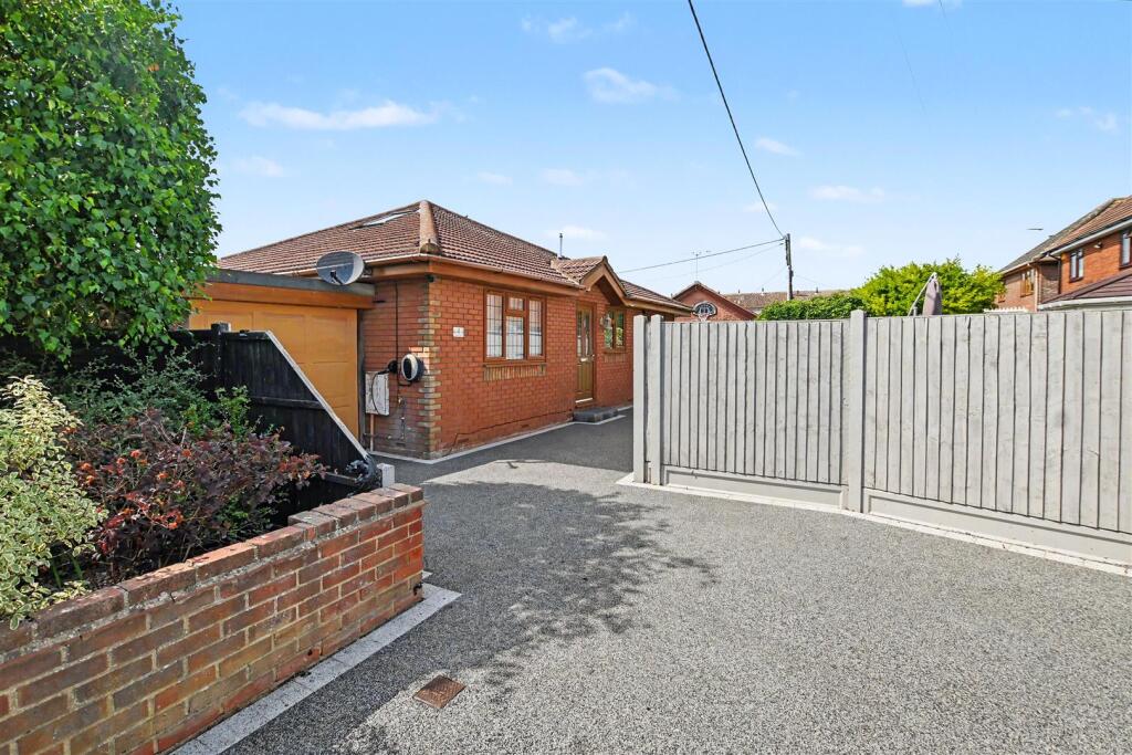 Main image of property: NO ONWARD CHAIN Zider Pass, Canvey Island