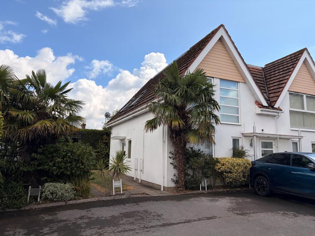 Main image of property: 262 Wimborne Road, Oakdale , Poole, BH15
