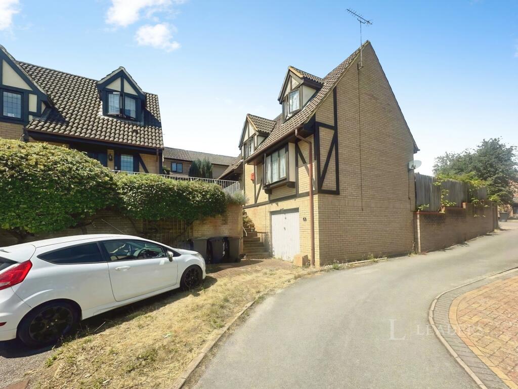 Main image of property: Ennismore Green, Luton, Bedfordshire, LU2