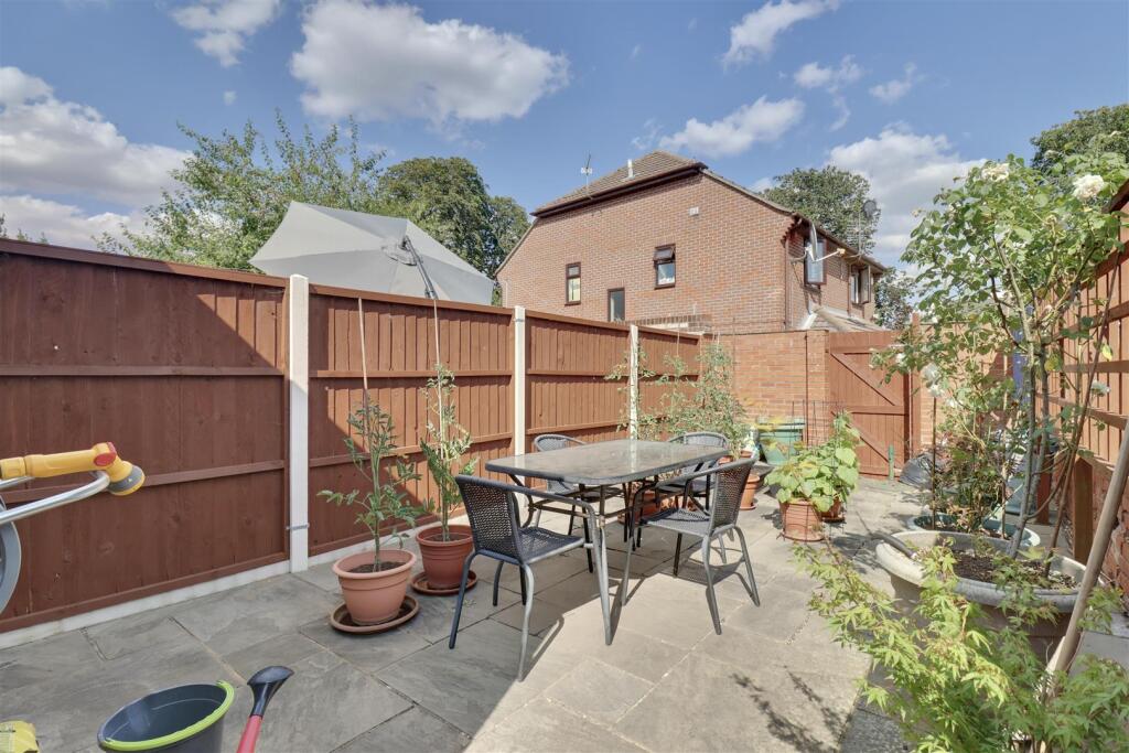 Main image of property: 43 Park Lane, Cosham