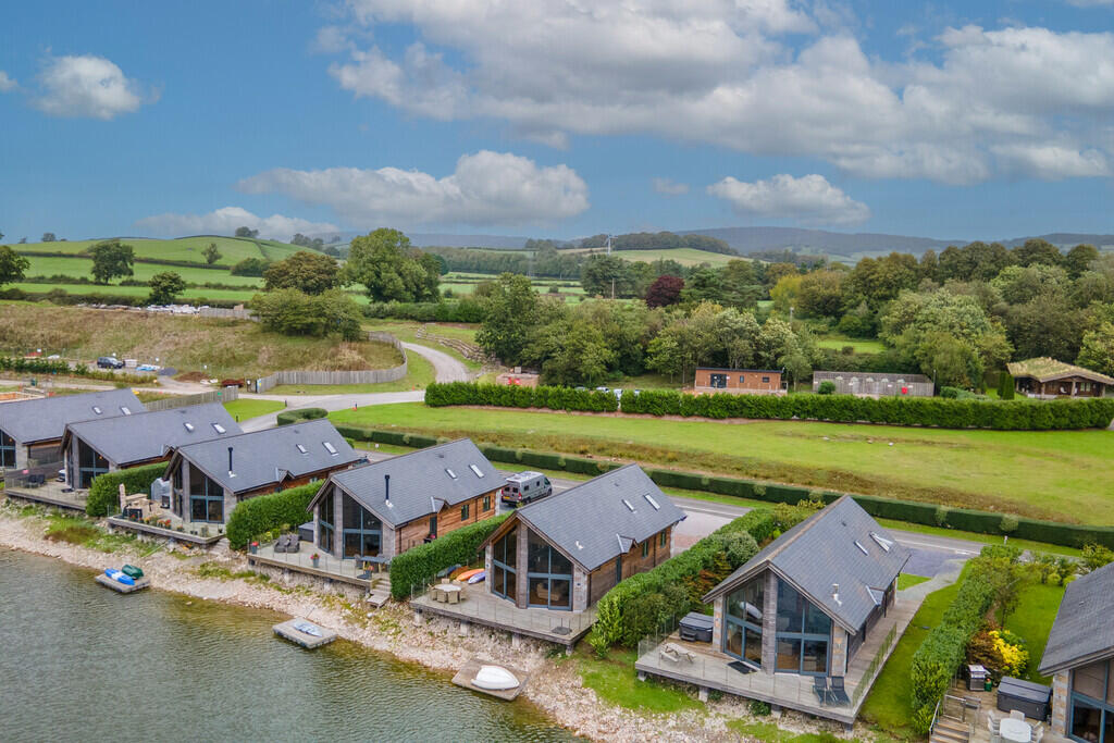 Main image of property: 26 Twin Lakes, Tewitfield, Carnforth, LA6 1JH