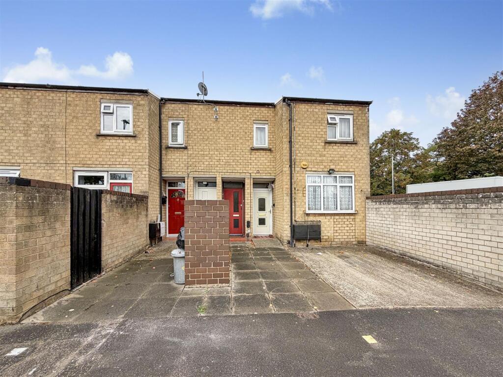 Main image of property: Rosslyn Close, Hayes