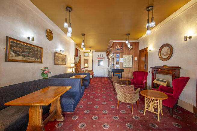 1Z6E7724 from entrance porch to reception