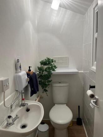 Beauty salon toilet.jpg