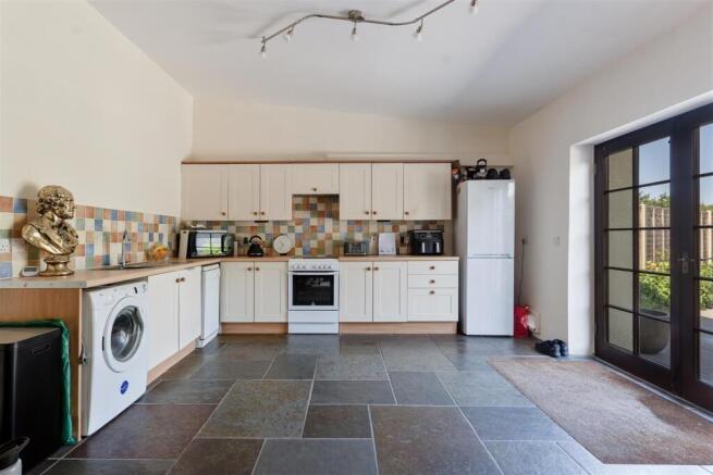 Cottage 1 Kitchen.jpg