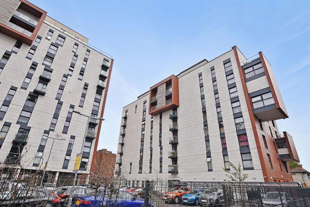 Main image of property: Flat 1 - 6 , Richmond House, 61-71 Victoria Avenue, Southend-On-Sea, Essex, SS2 6FP