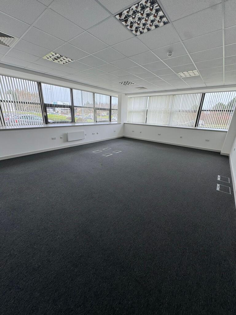 650 sqft office