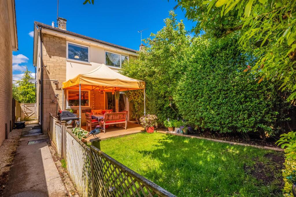 Main image of property: The Green, Charlbury