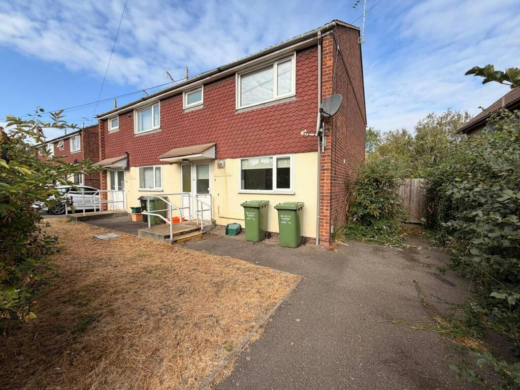 Main image of property: 8 Tye Common Road, Billericay, CM12 9ND